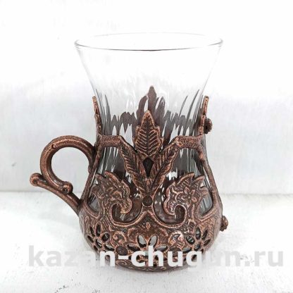 Фотография одного турецкого стаканчика для чая из набора армудов